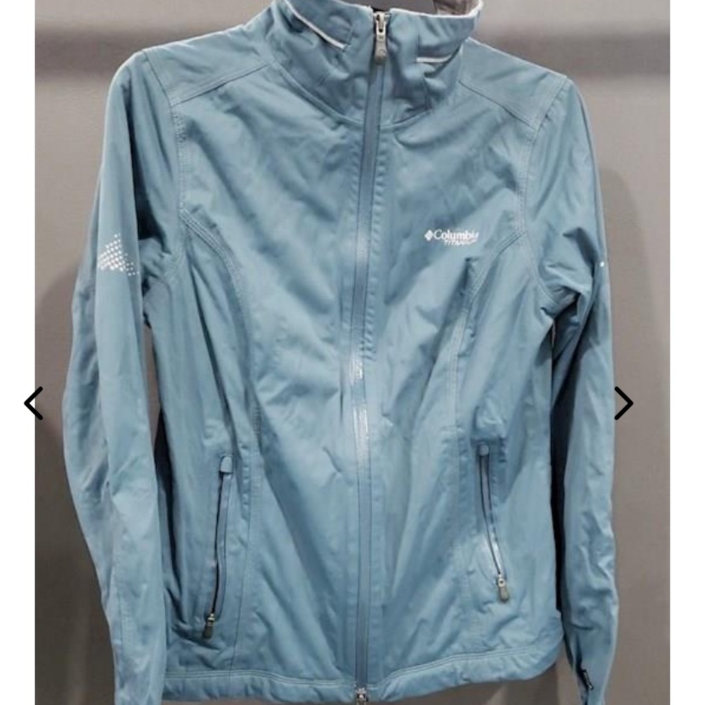Columbia women’s light blue raincoat size medium